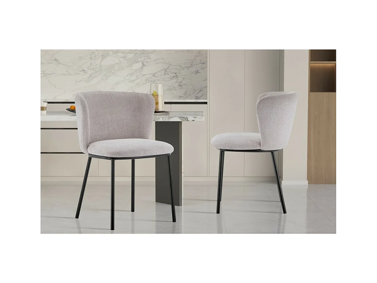 Sedia 'ARTHUS' in tessuto beige, dimensioni H76 x L52 x P54, ideale per la tua cucina o sala da pranzo.