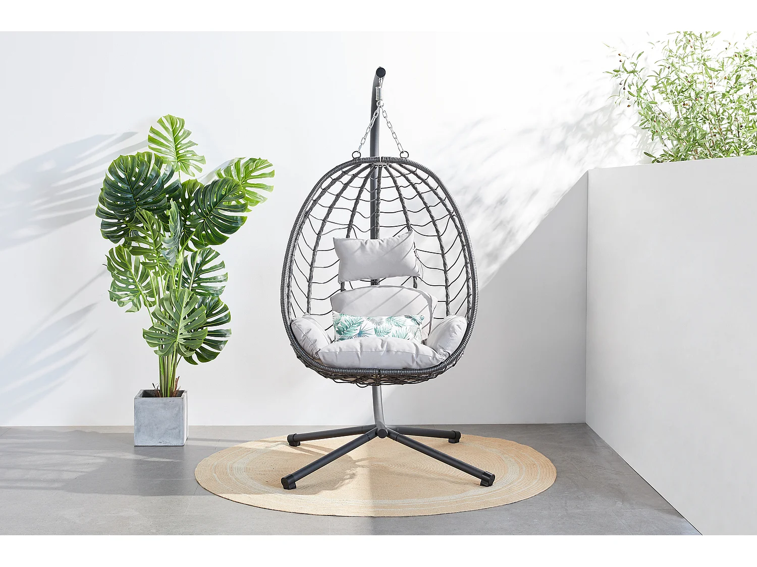 Grijze hangstoel van kunsthars met rotan effect LIMA - Comfortabel en trendy, binnen/buiten, inclusief kussens