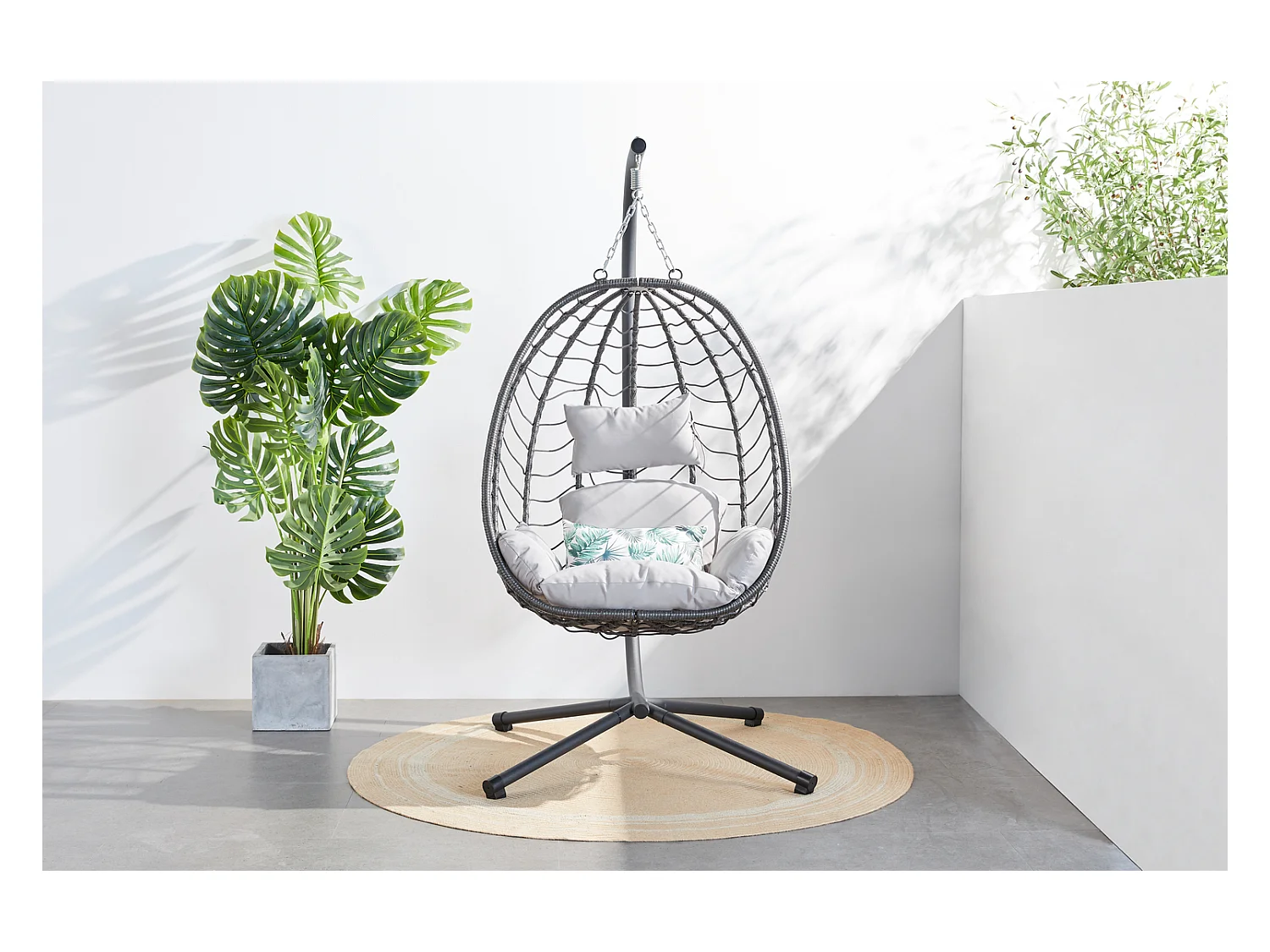 Fauteuil suspendu en résine effet rotin gris LIMA