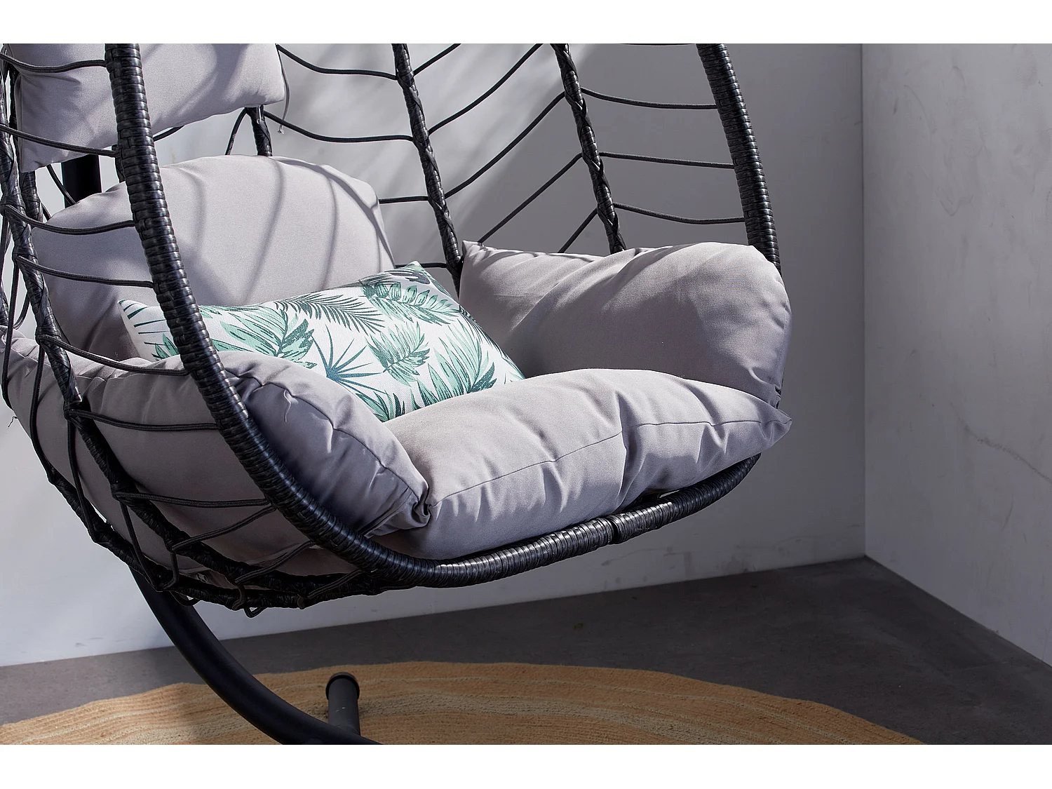 Fauteuil suspendu en résine effet rotin gris LIMA