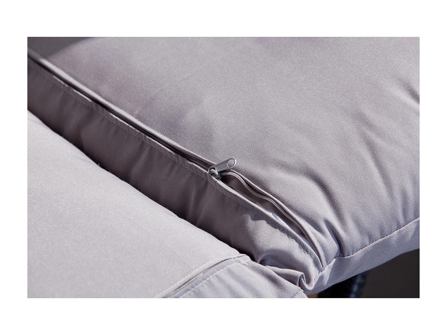 Fauteuil suspendu en résine effet rotin gris LIMA