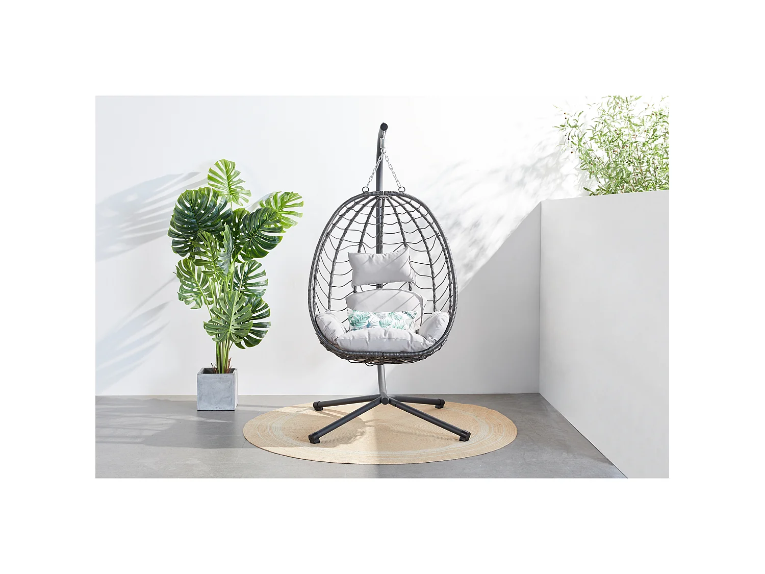 Grijze hangstoel van kunsthars met rotan effect LIMA - Comfortabel en trendy, binnen/buiten, inclusief kussens