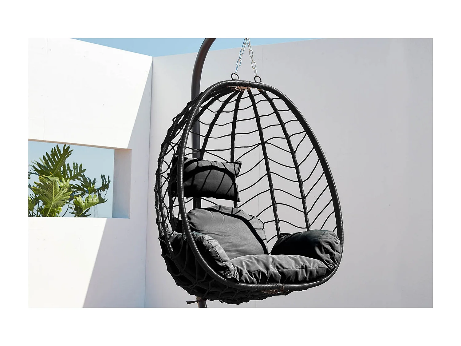 Fauteuil suspendu en résine effet rotin noir LIMA