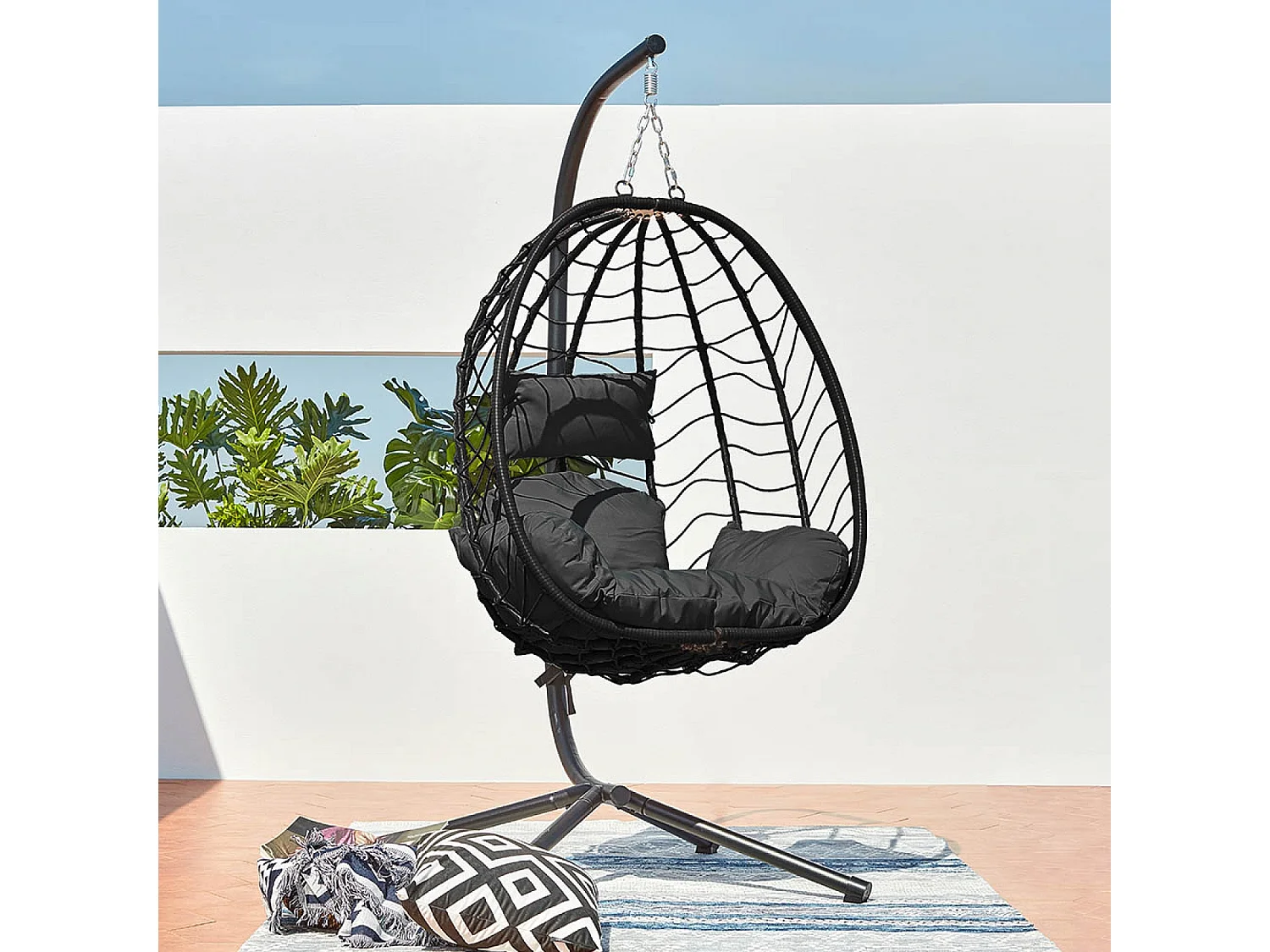 Hangstoel zwart van hars en staal LIMA - Comfortabel en trendy voor binnen en buiten