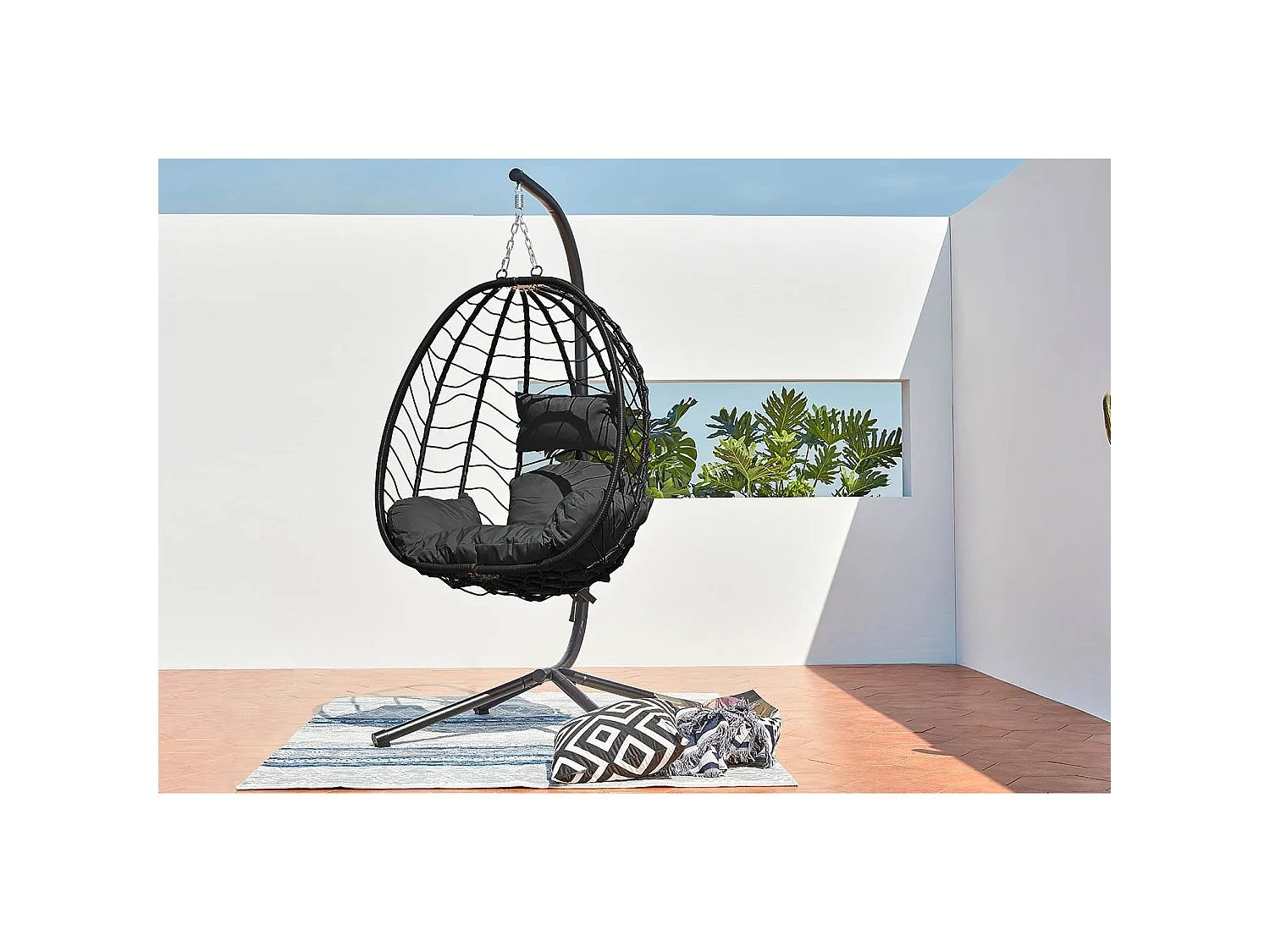 Fauteuil suspendu en résine effet rotin noir LIMA