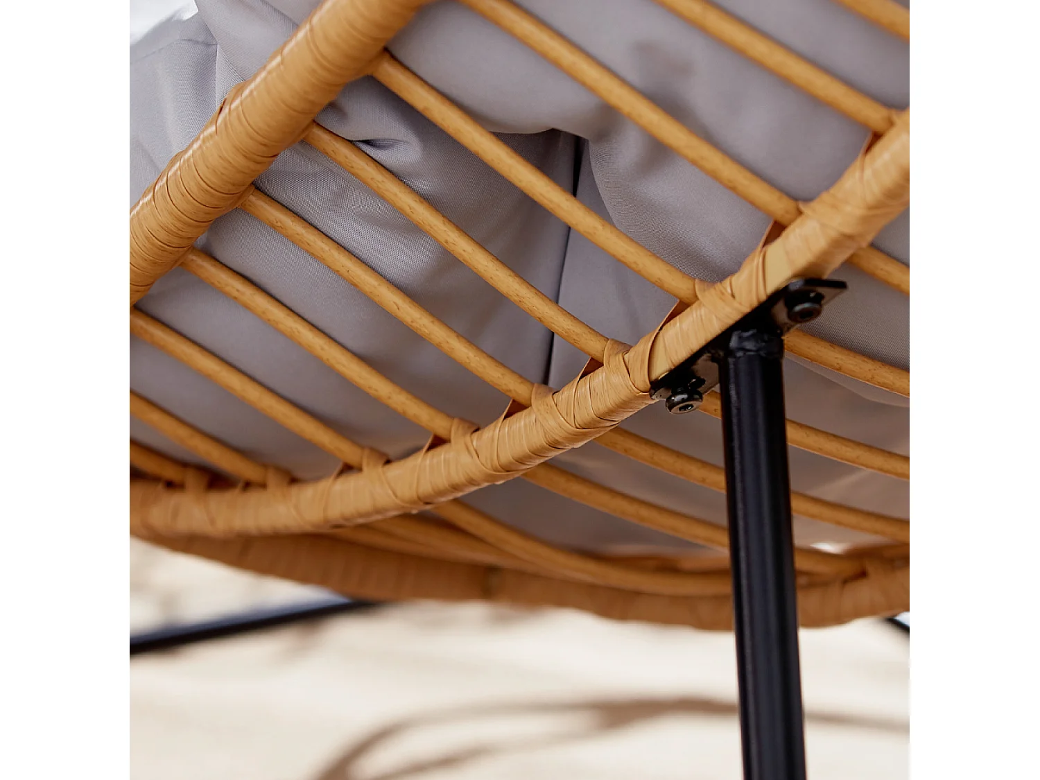 Fauteuil à bascule en résine tressée coussin gris CANGGU