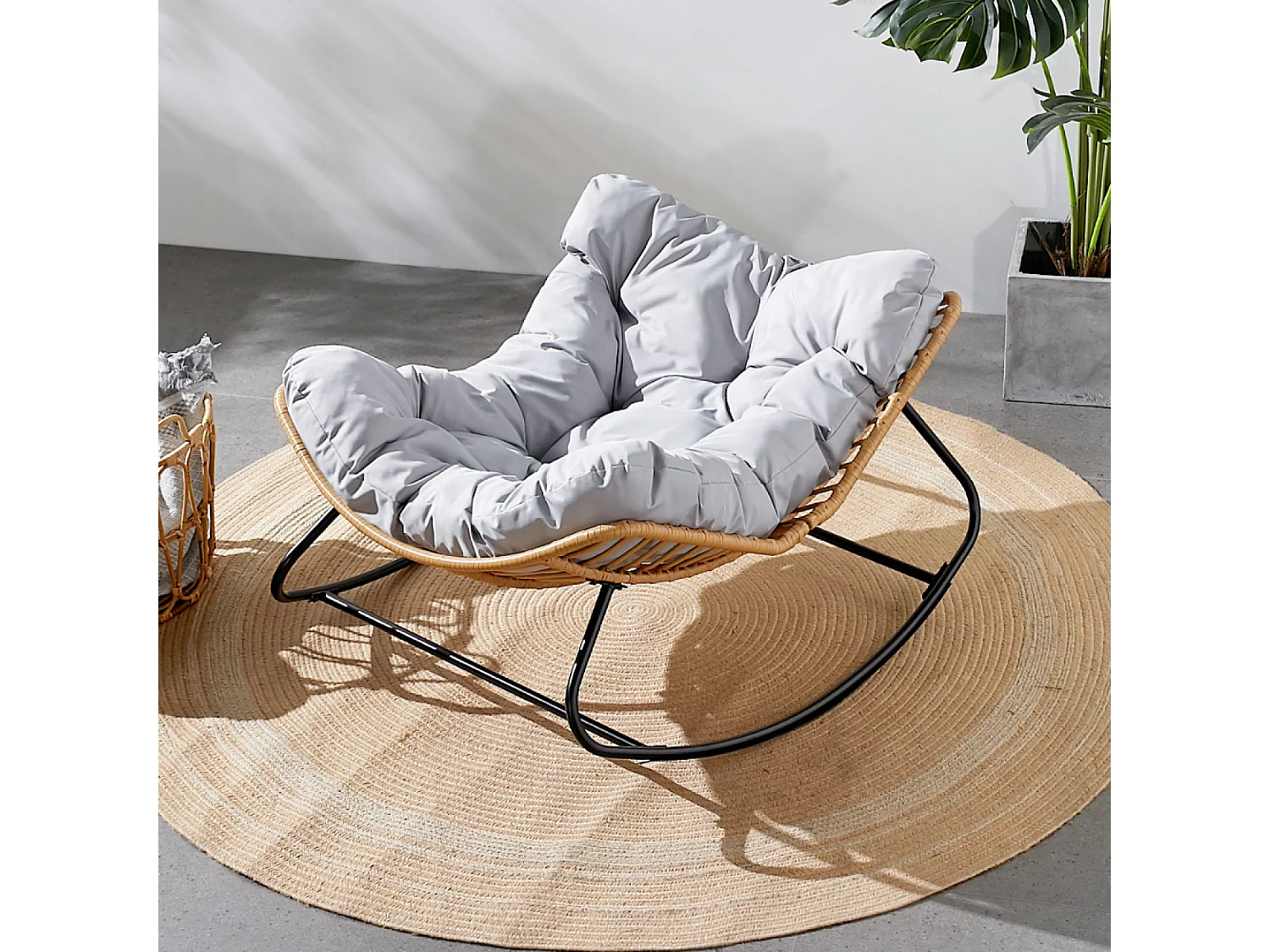 Fauteuil à bascule en résine tressée coussin gris CANGGU