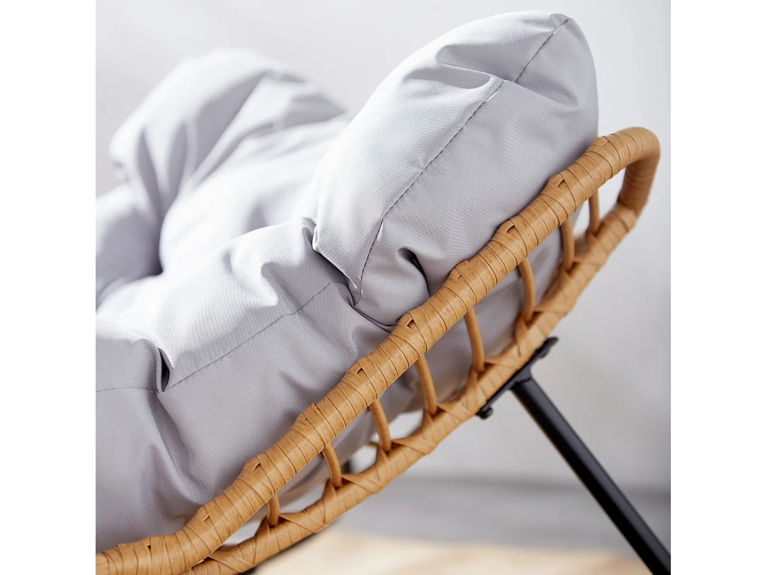 Fauteuil à bascule en résine tressée coussin gris CANGGU