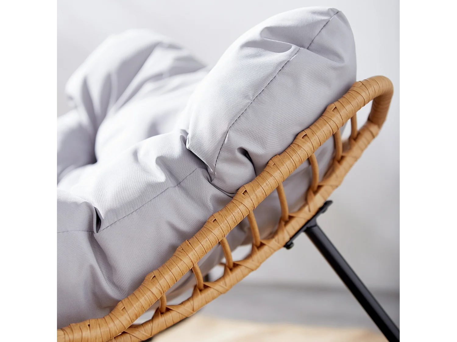 Fauteuil à bascule en résine tressée coussin gris CANGGU