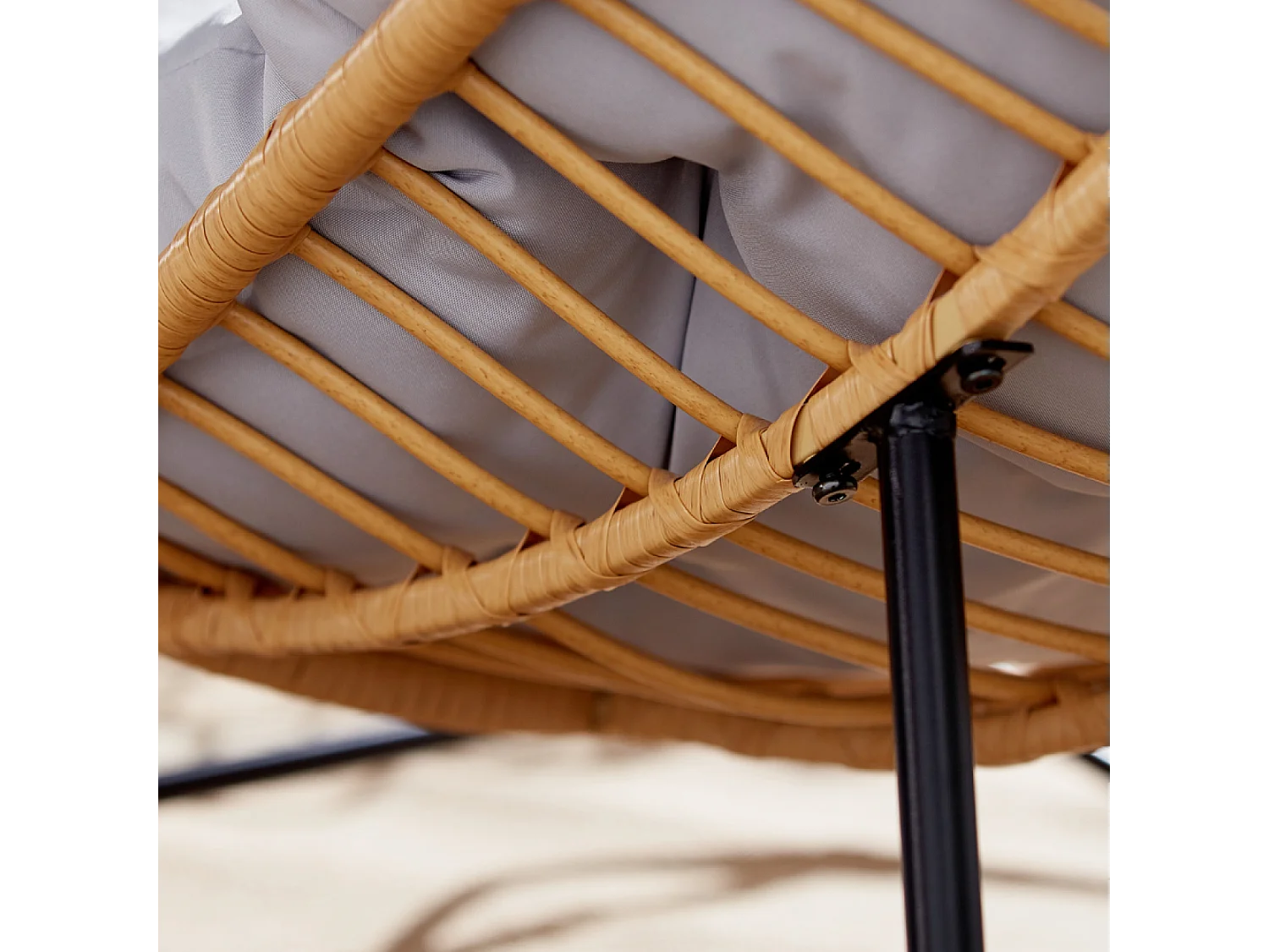 Fauteuil à bascule en résine tressée coussin gris CANGGU