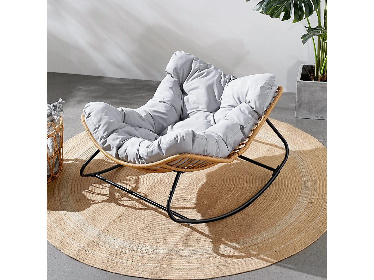 Fauteuil à bascule en résine tressée coussin gris CANGGU