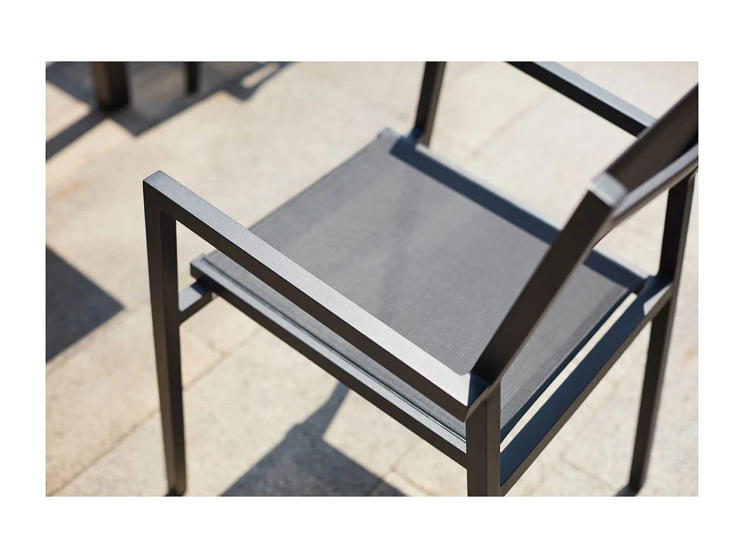 Mesa extensível de jardim em alumínio para 6 pessoas OLAHO - Design moderno, prático e inovador