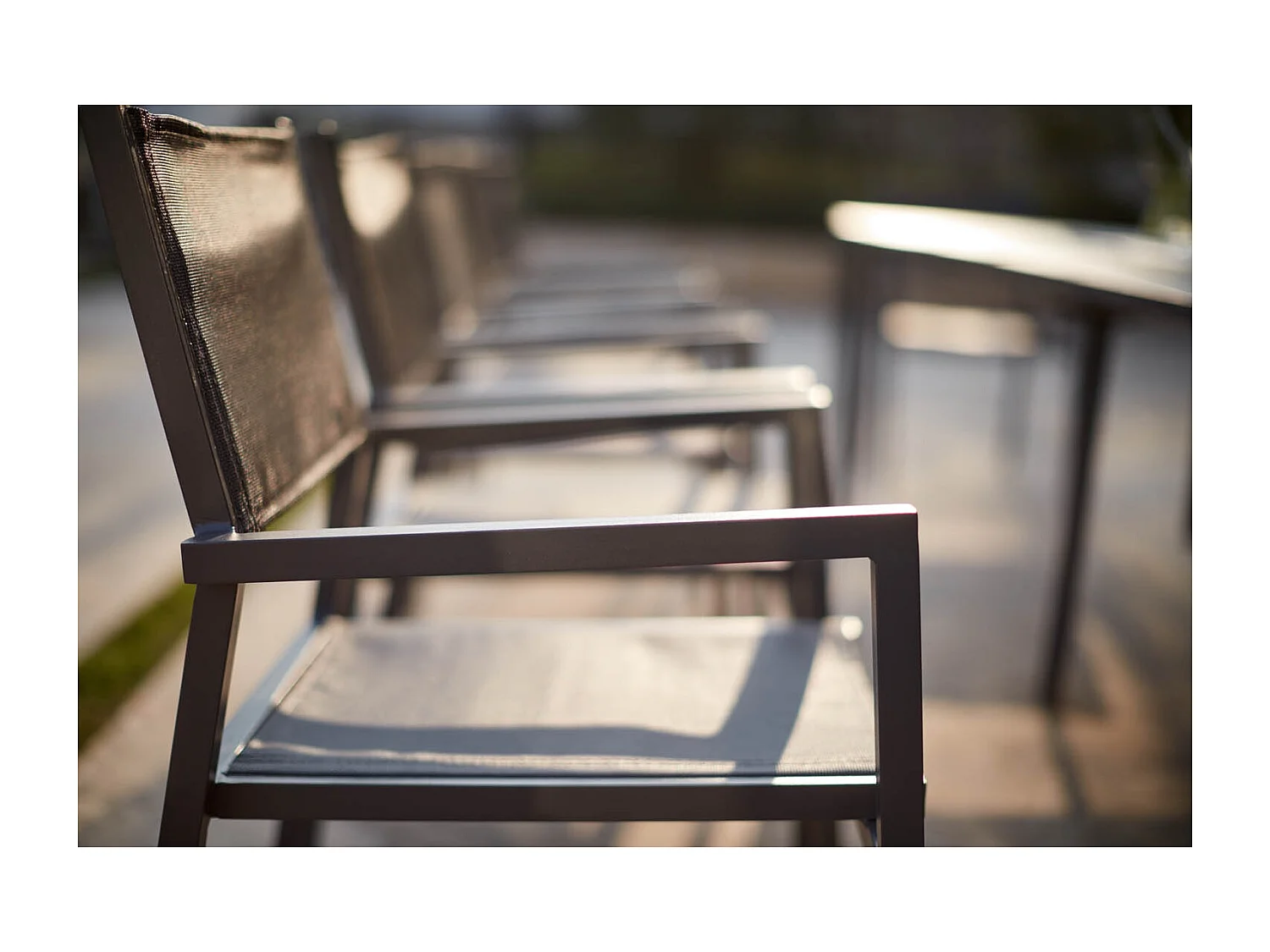 Mesa extensível de jardim em alumínio para 6 pessoas OLAHO - Design moderno, prático e inovador