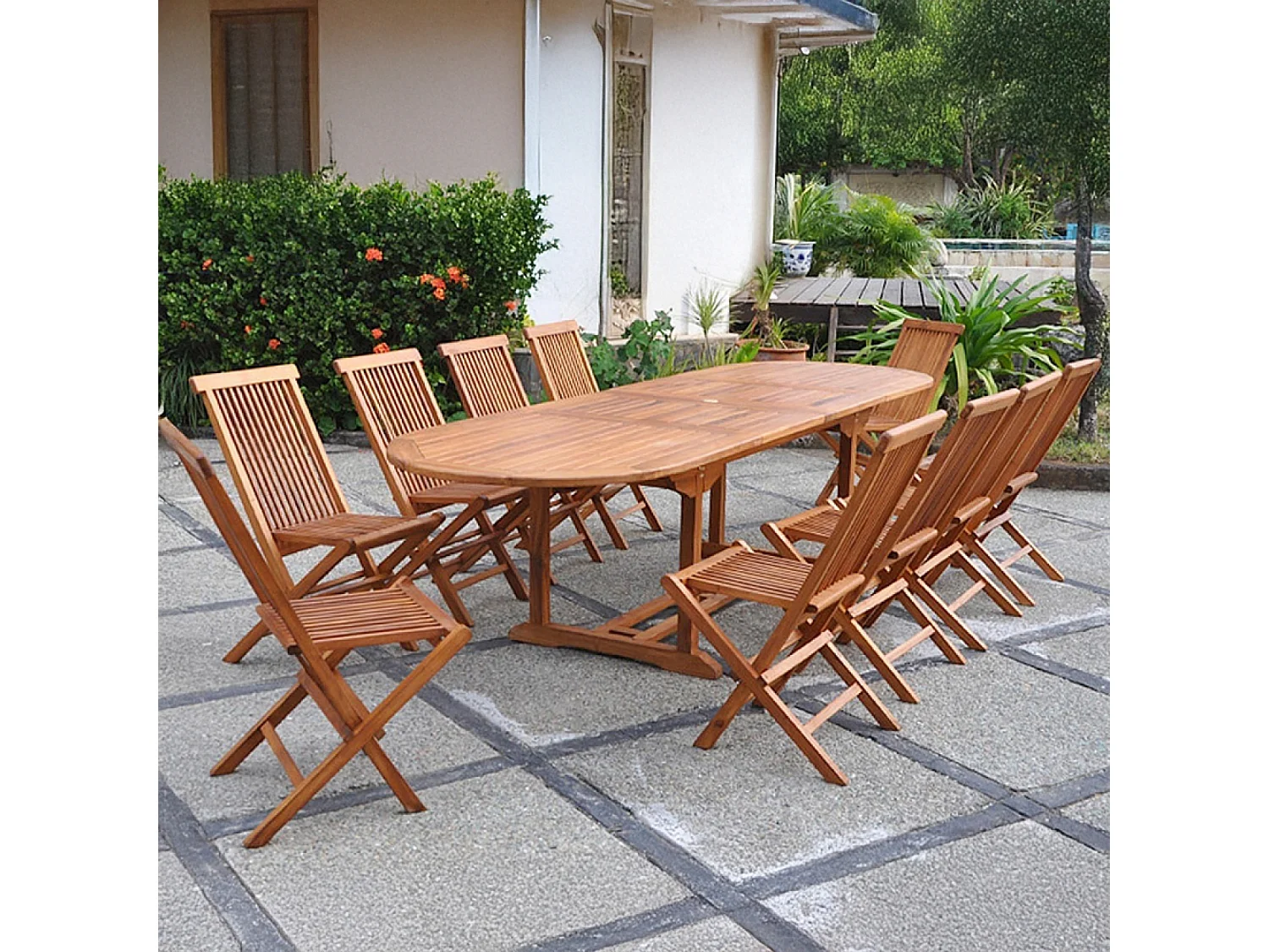 Table de jardin ovale 10 places et 10 chaises en teck huilé LUBOK