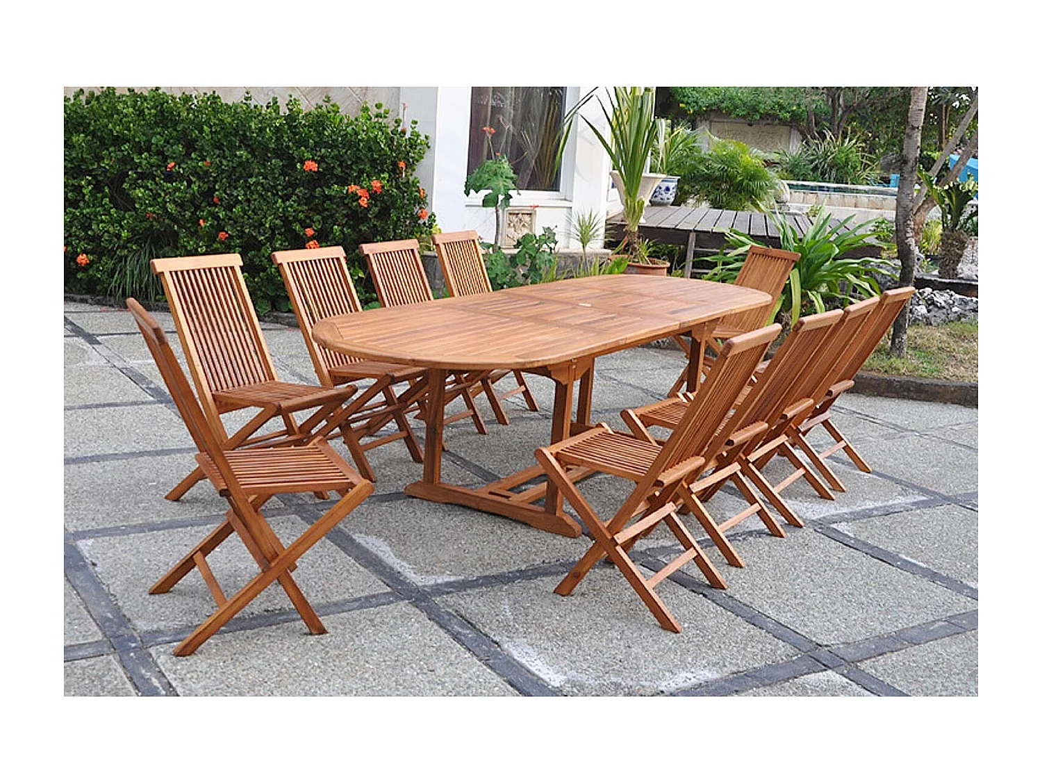 Table de jardin ovale 10 places et 10 chaises en teck huilé LUBOK