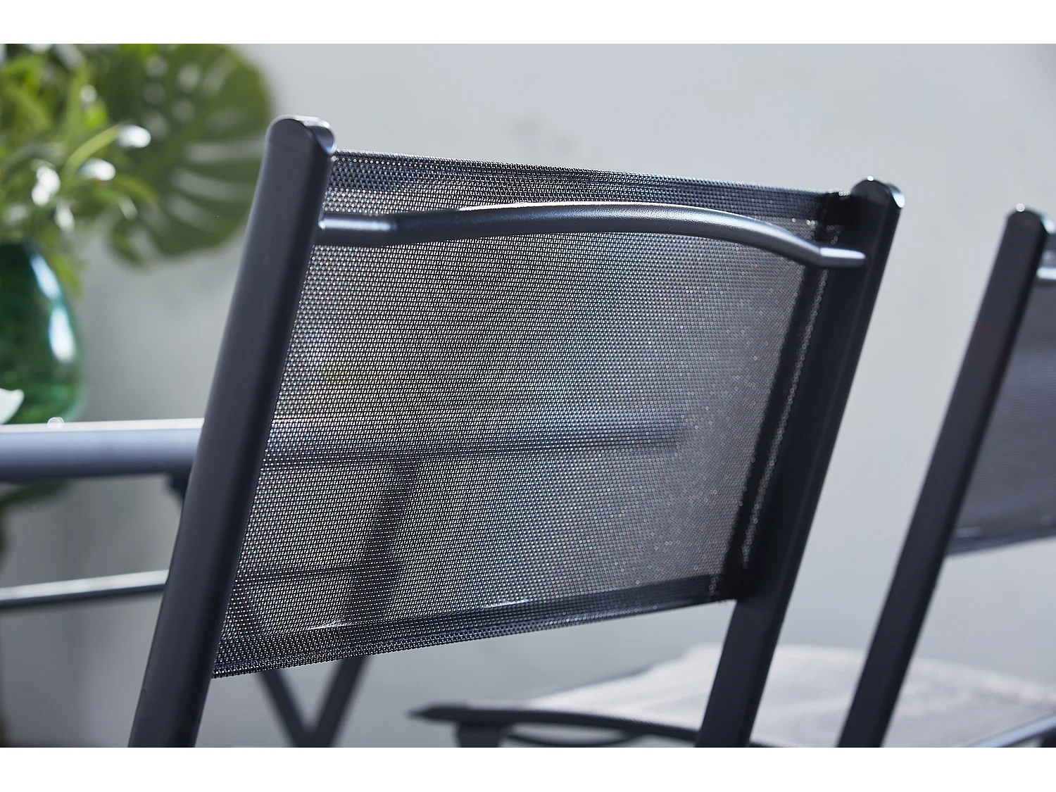 Tuinset MAHON met tafel en 4 inklapbare stoelen van staal en gehard glas