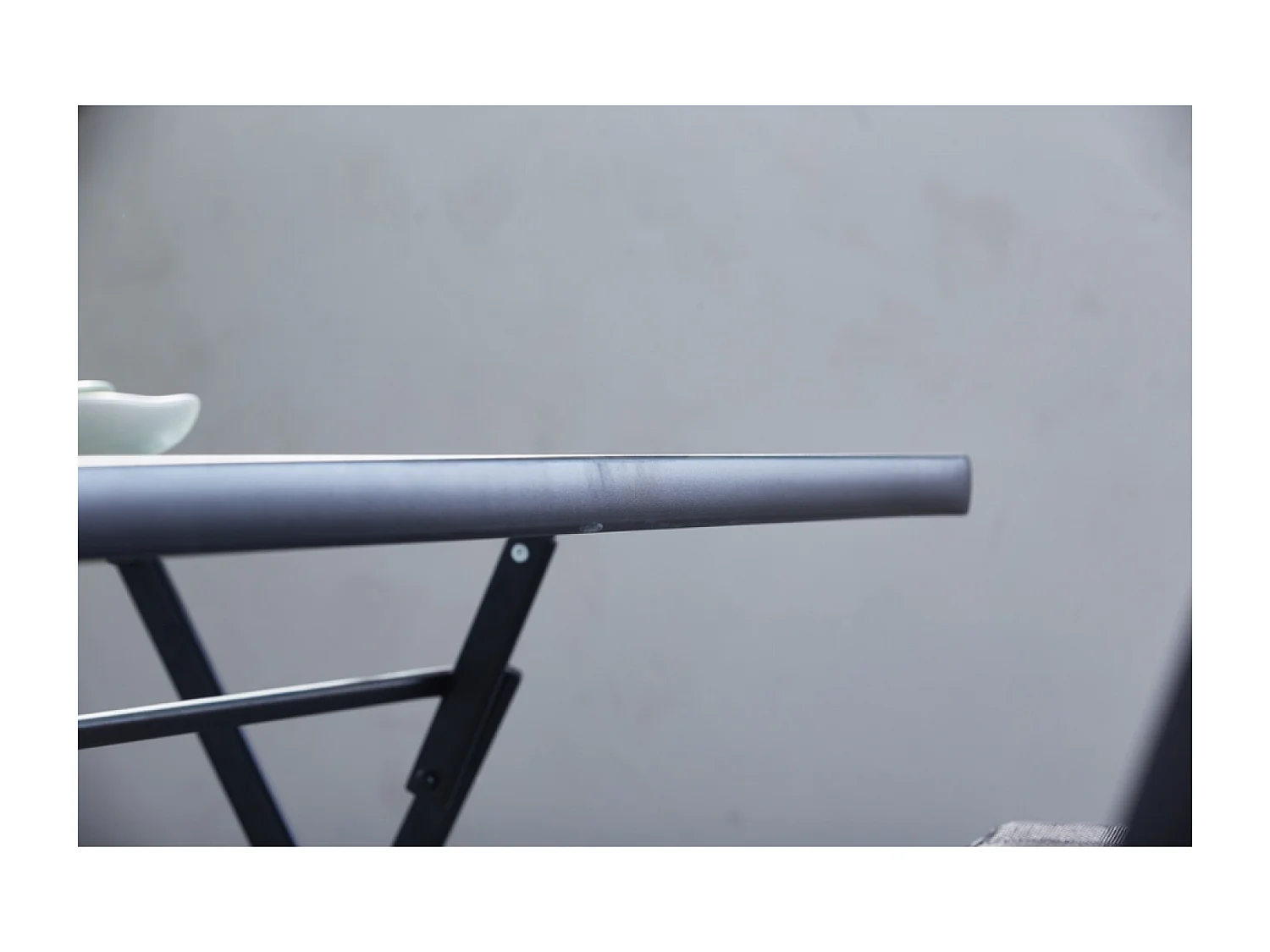 Tuinset MAHON met tafel en 4 inklapbare stoelen van staal en gehard glas
