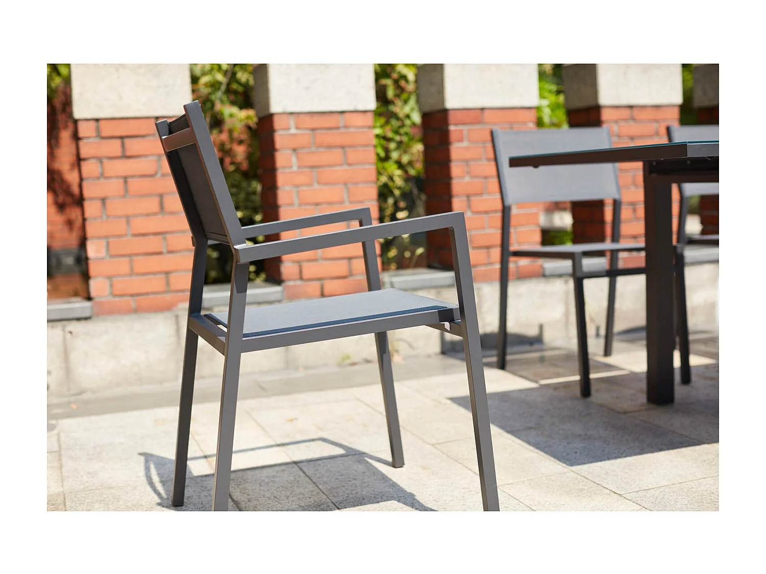 Console extensible et 12 chaises en aluminium OLHAO