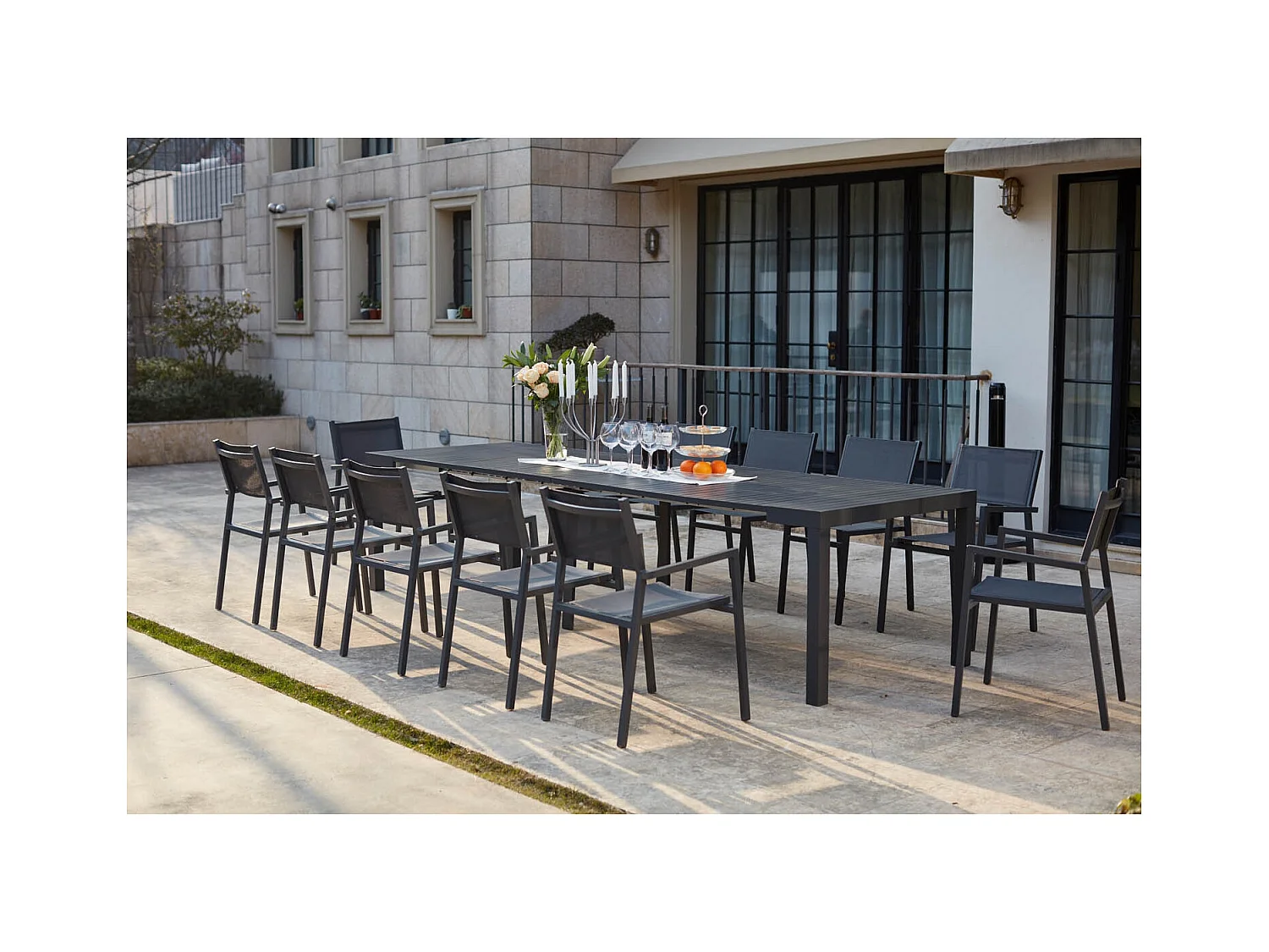 Console extensible et 12 chaises en aluminium OLHAO