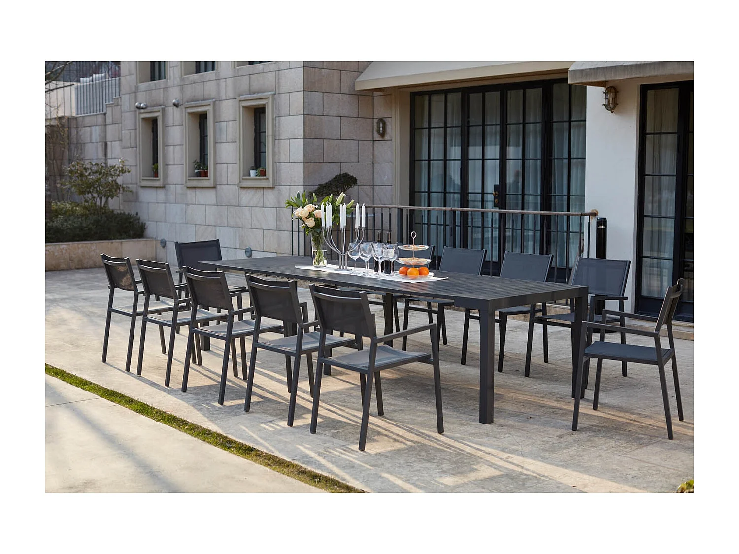 Ausziehbarer Aluminium-Gartentisch für 12 Personen OLAHO