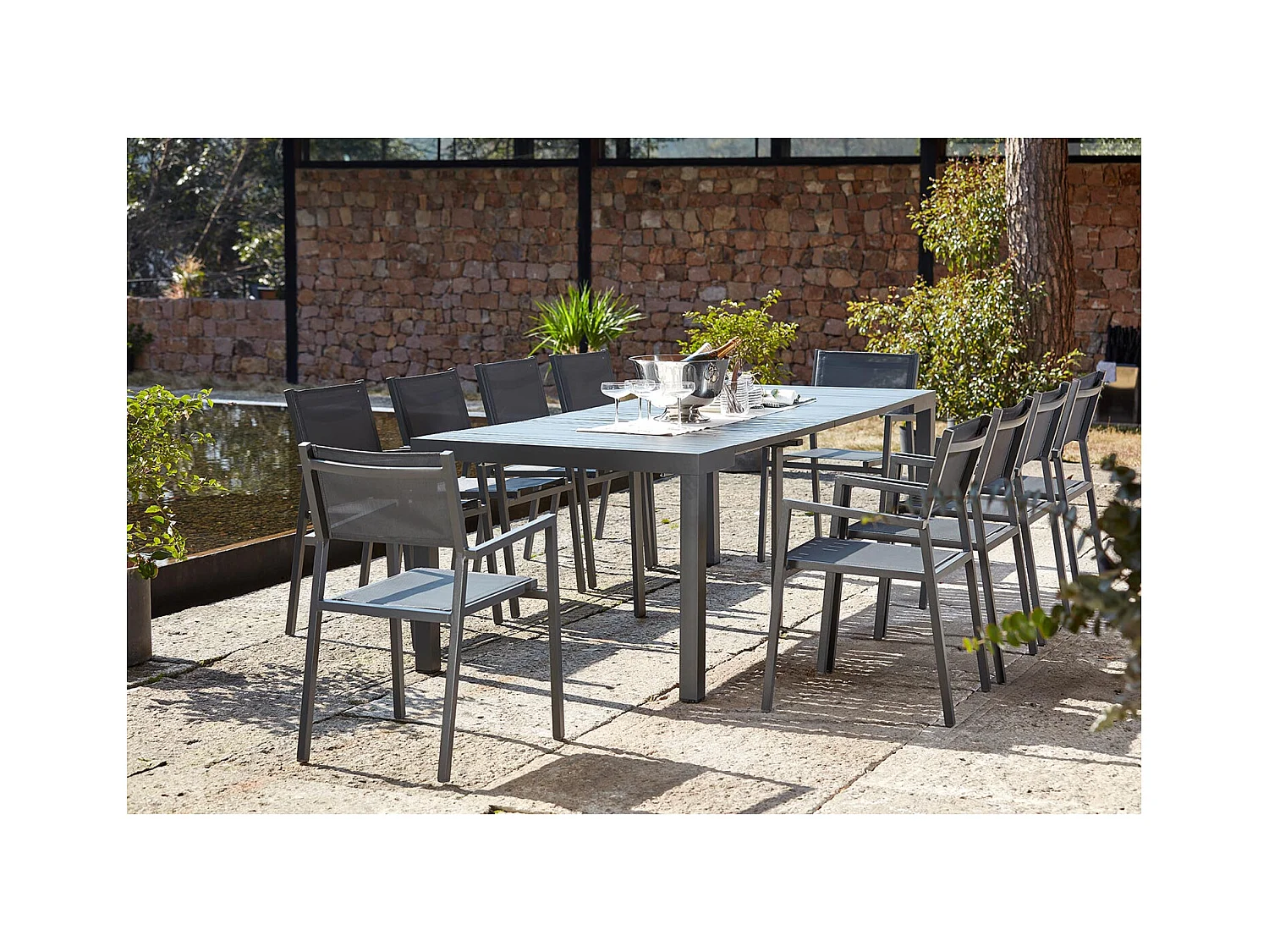 Console extensible et 10 chaises en aluminium OLHAO