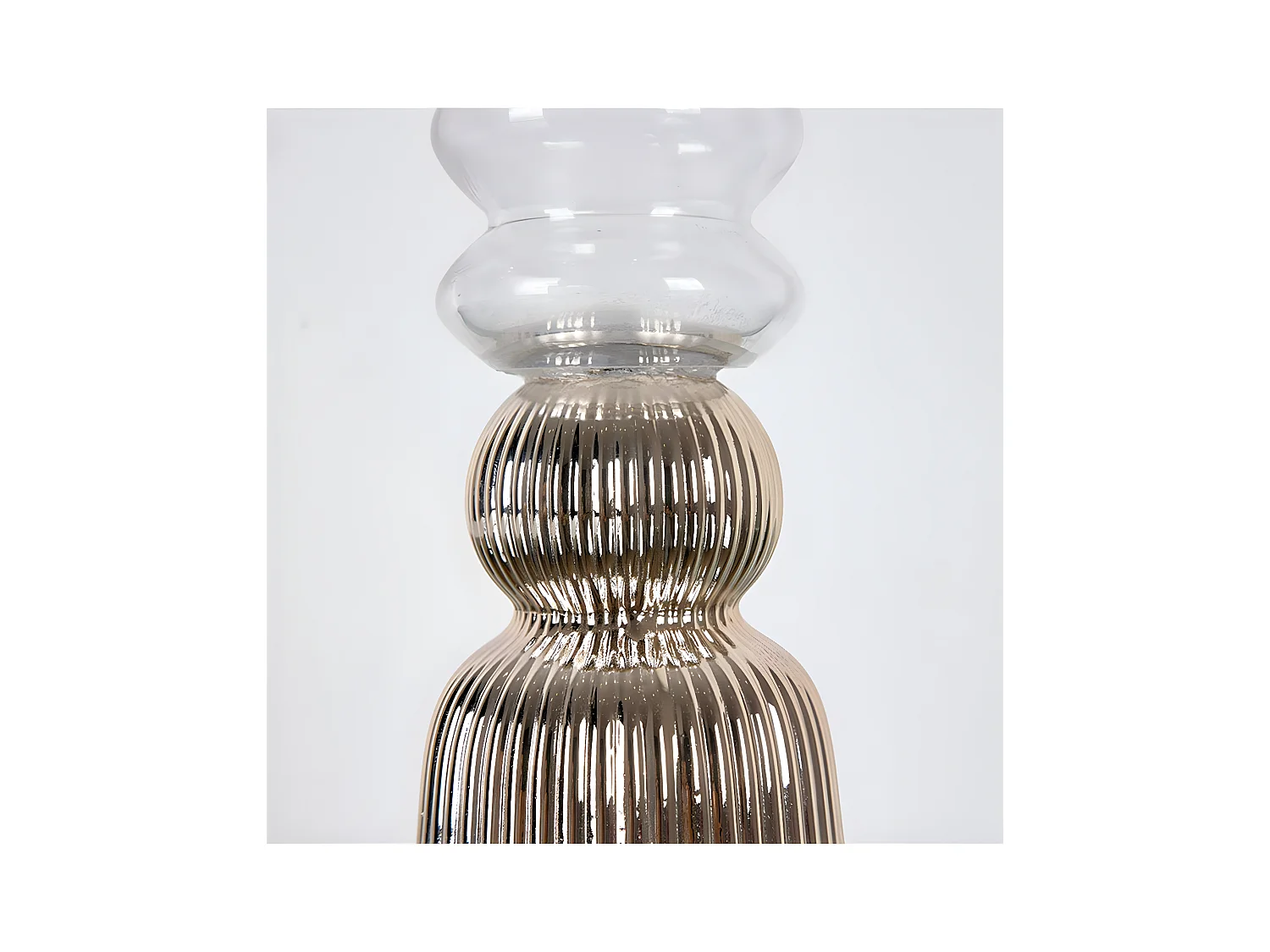 Jarrón alto de 53cm de cristal con pie talla en líneas dorado ronda