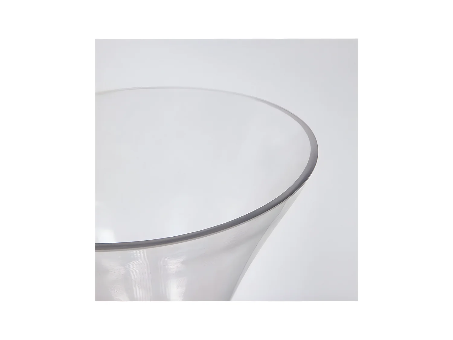 Jarrón alto de 53cm de cristal con pie talla en líneas dorado ronda