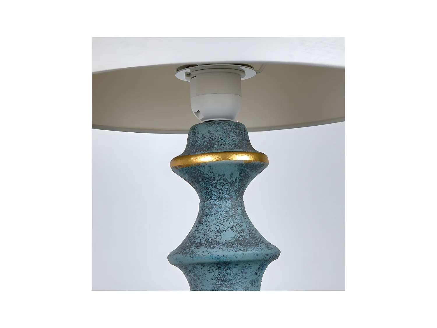 Lámpara de mesa 28*49 metal pie azul y dorado tulipa beige burdeos