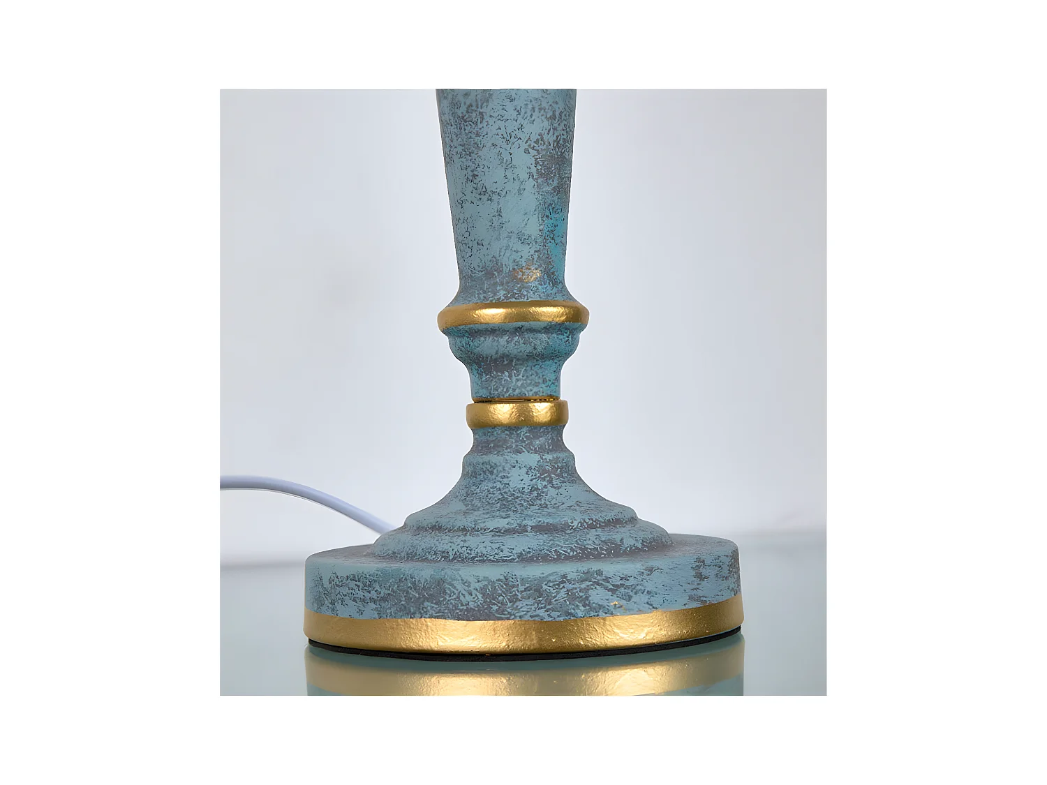 Lámpara de mesa 28*49 metal pie azul y dorado tulipa beige burdeos