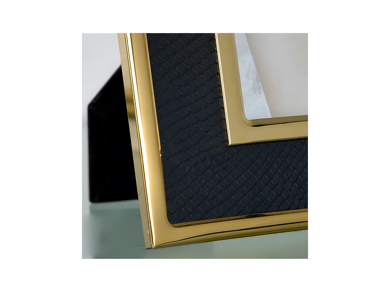 Portafoto 15*20 pu negro serpiente metal dorado sintra