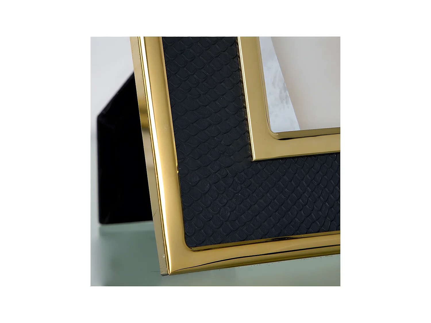 Portafoto 20*25 pu negro serpiente metal dorado sintra