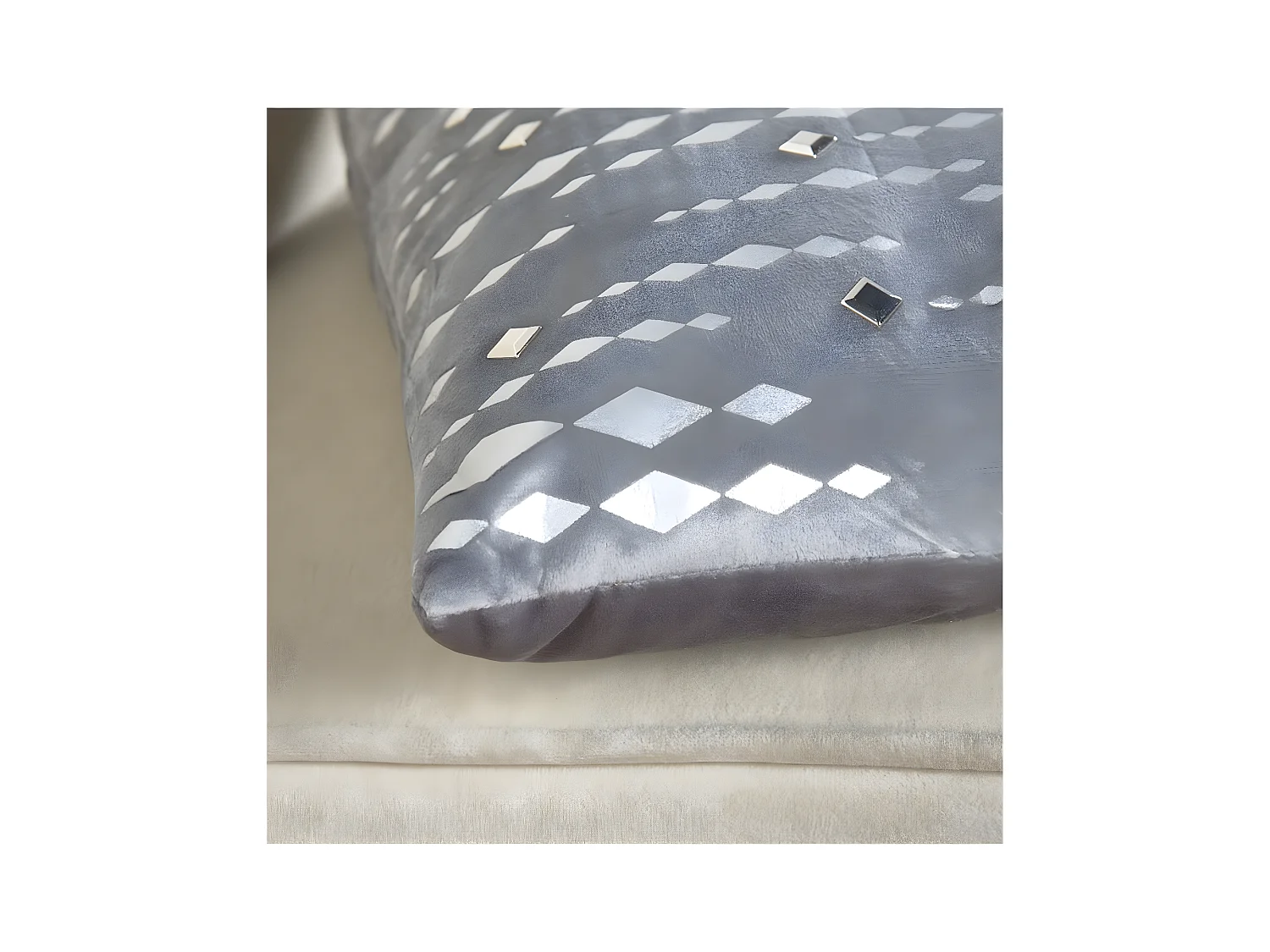 Cojin 53*33 gris tiras espejos con relleno 380 gr yvette