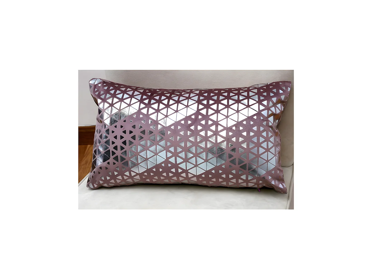 Cojin 50*30 hexag. triangular rosa con relleno 380 gr lucero
