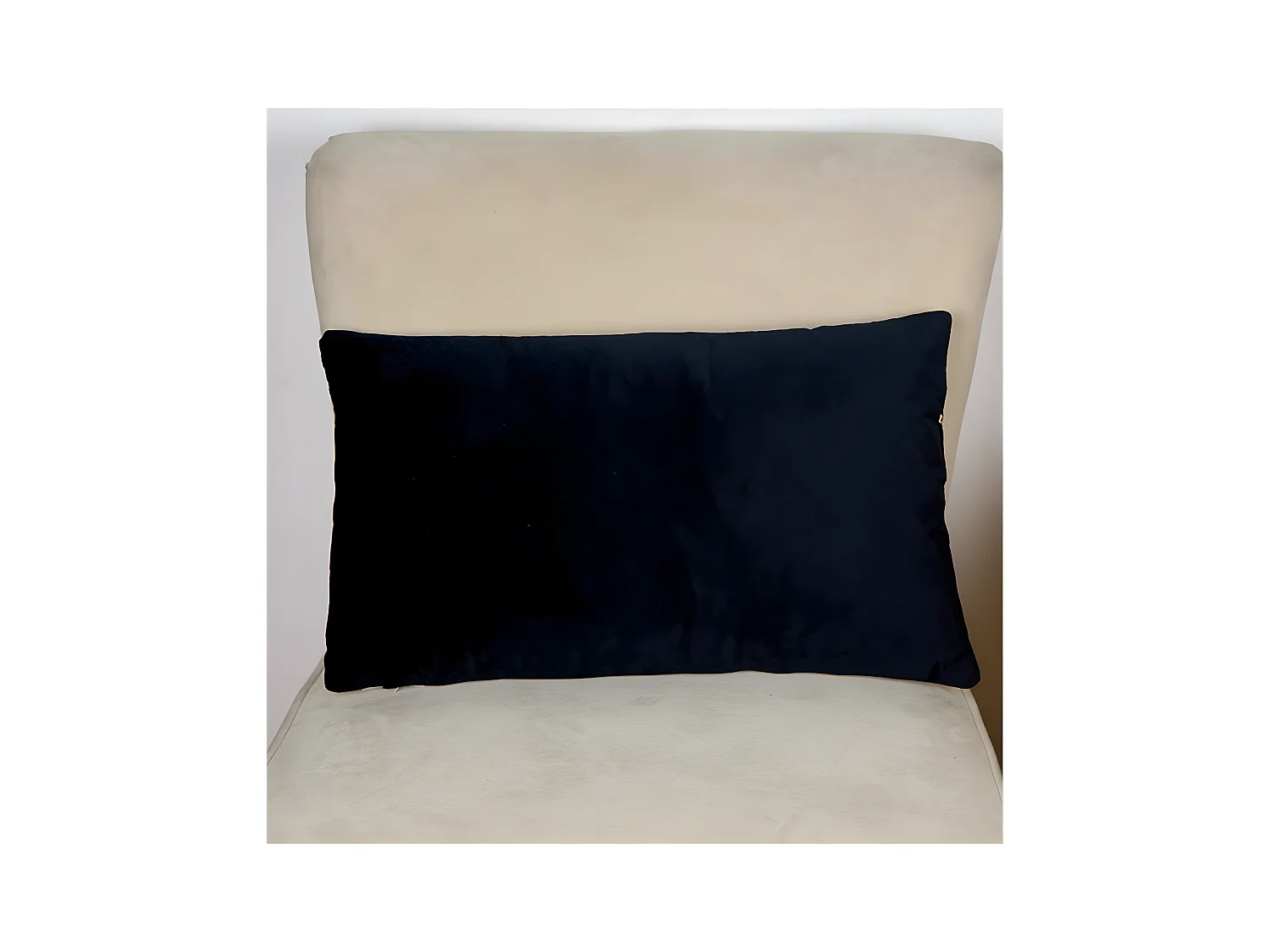 Cojin 50*30 triangulos negro terciopelo tiras doradas con relleno 380 gr fanny