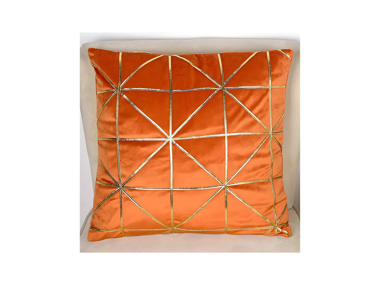 Cojin 45*45 triangulos caldero terciopleo tiras doradas con relleno 400 gr fanny