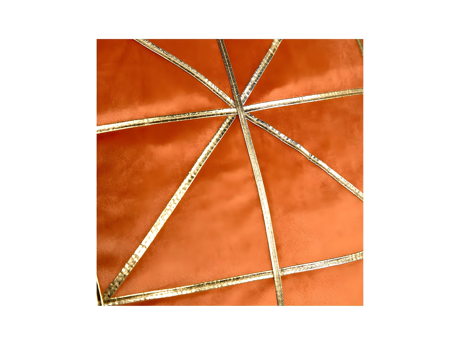 Cojin 45*45 triangulos caldero terciopleo tiras doradas con relleno 400 gr fanny