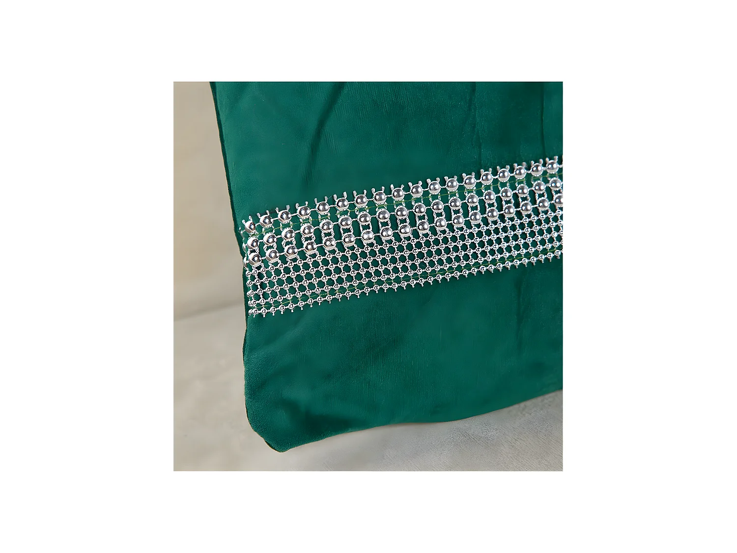 Cojin 45*45 verde greca bolitas con relleno 400 gr romance