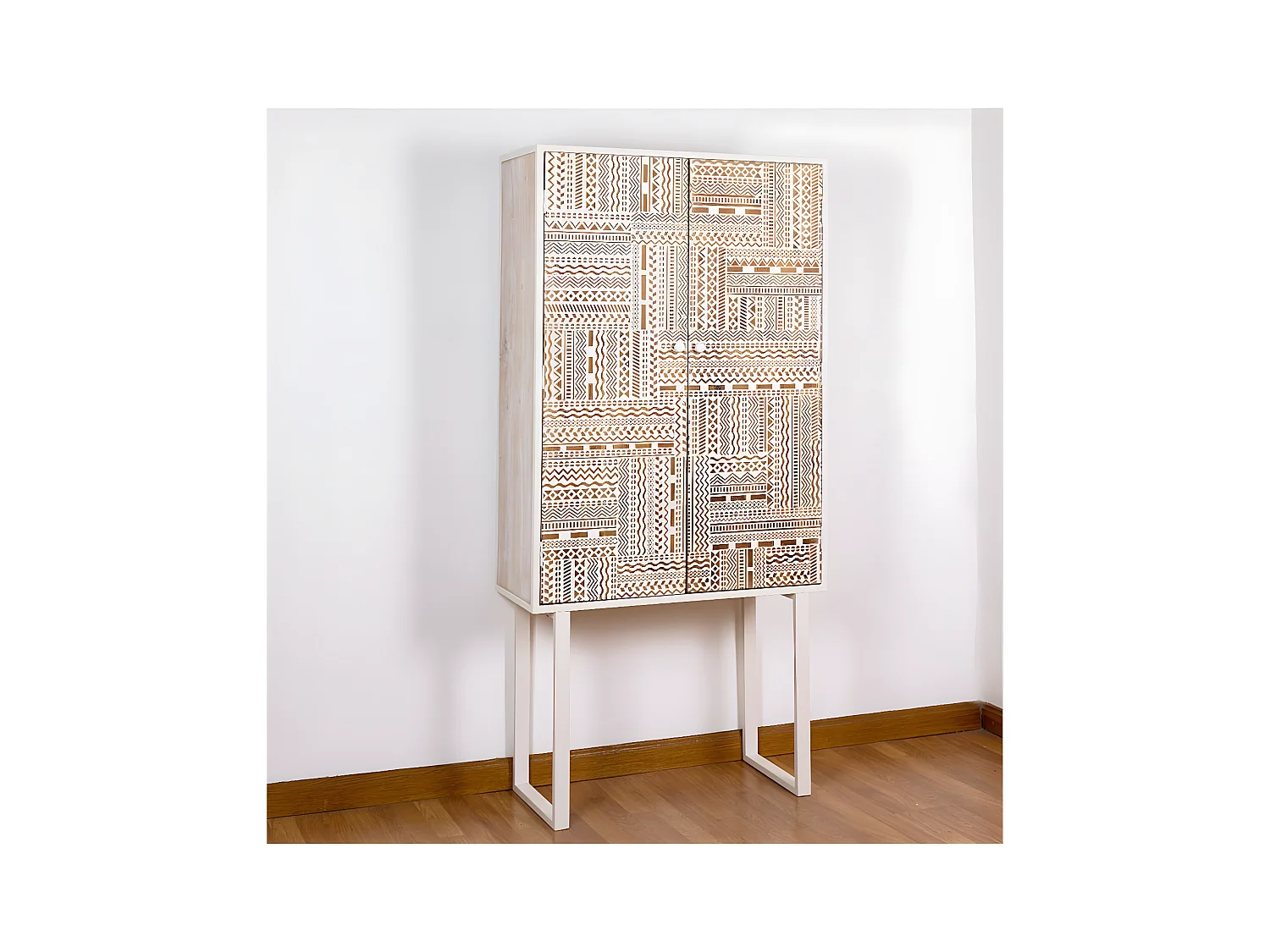 Mueble alto 85*175 madera y metal blanco tallado 2puertas y balda nterior kika