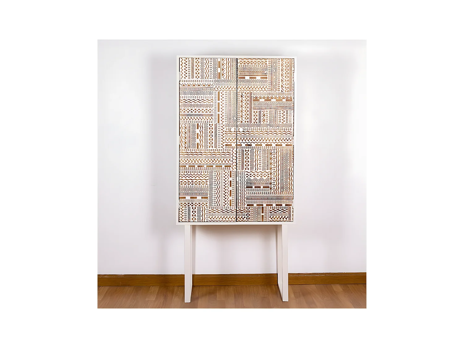 Mueble alto 85*175 madera y metal blanco tallado 2puertas y balda nterior kika