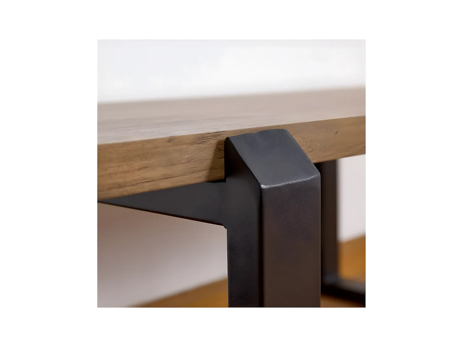 Mesa de centro 110cm pie cuadrado negro metal top madera rania