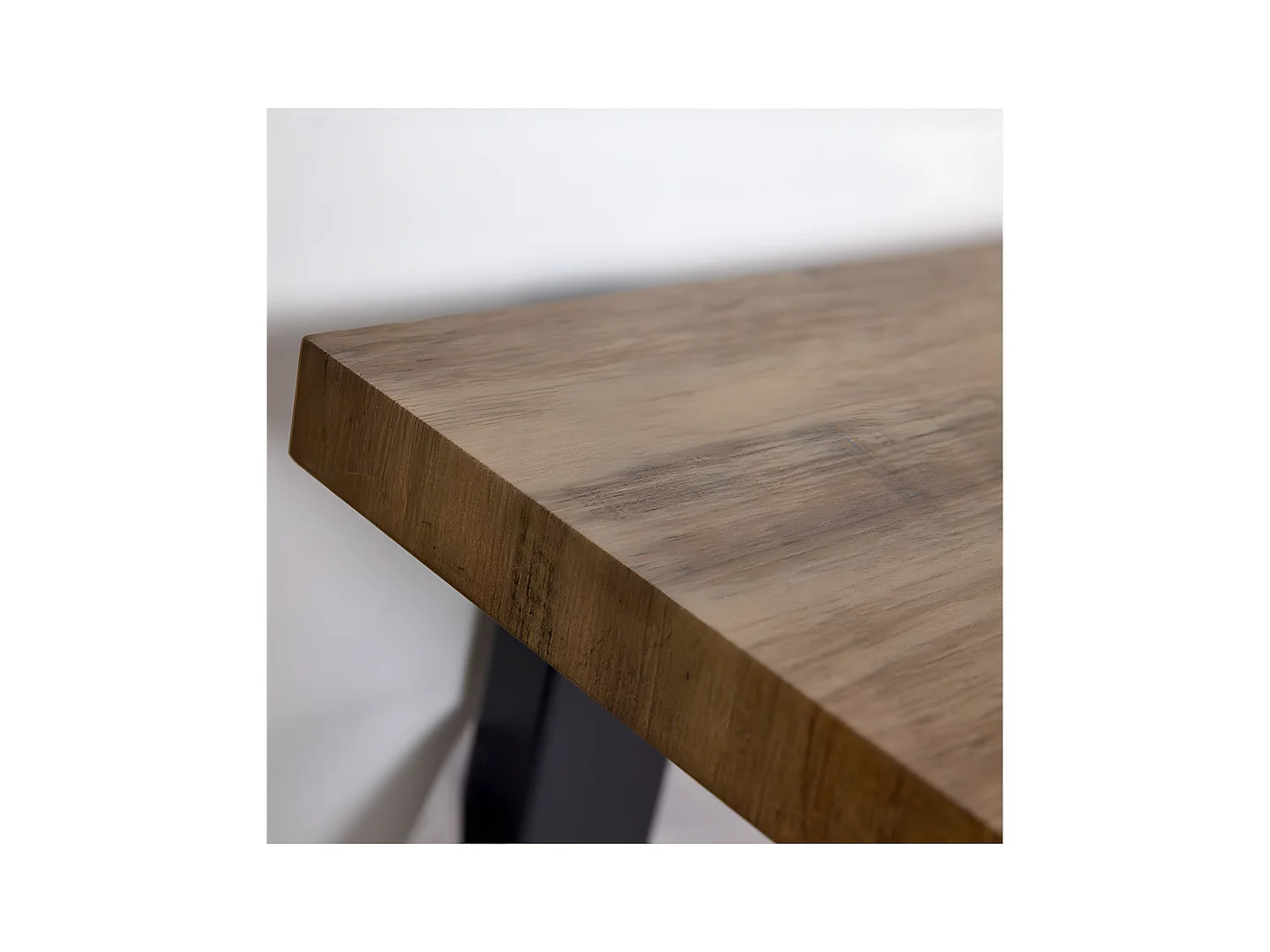 Mesa de centro 110cm pie cuadrado negro metal top madera rania