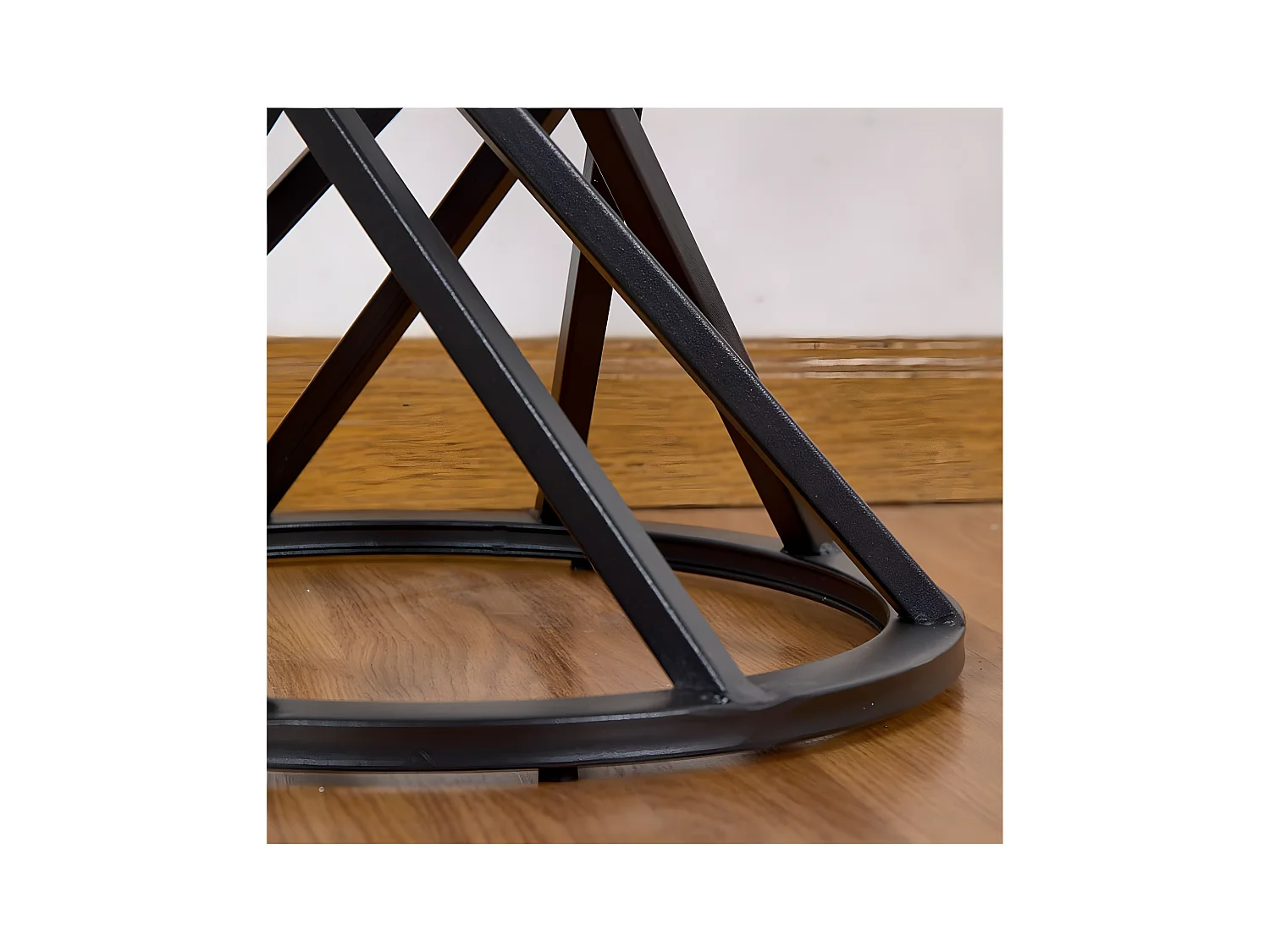 Mesa auxiliar 40*42 pie redondo retorcido negro top madera baco