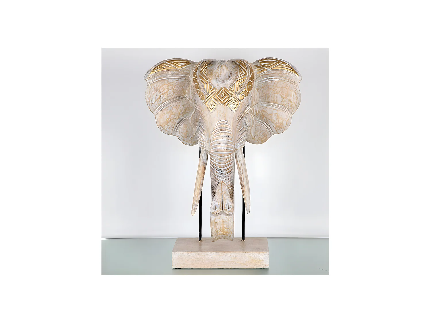 Cabeza de elefante nacarada con detalles dorados de madera mogambo
