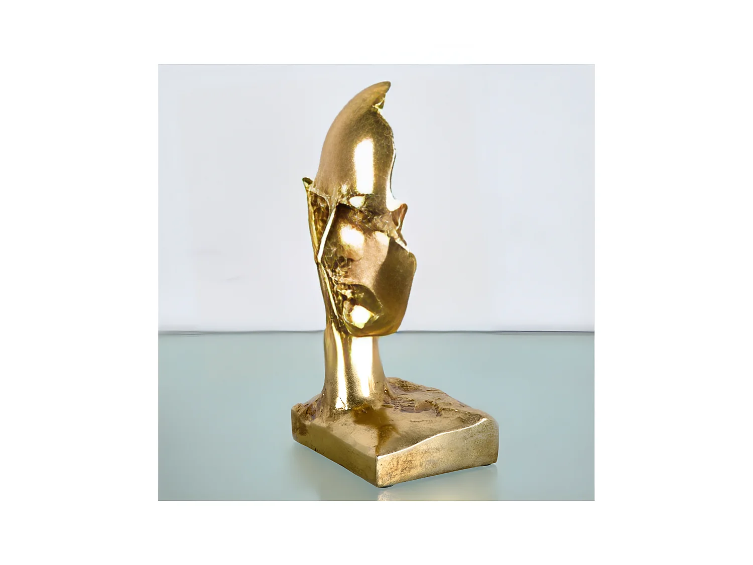 Mascara oir con base 30cm dorada resina malena