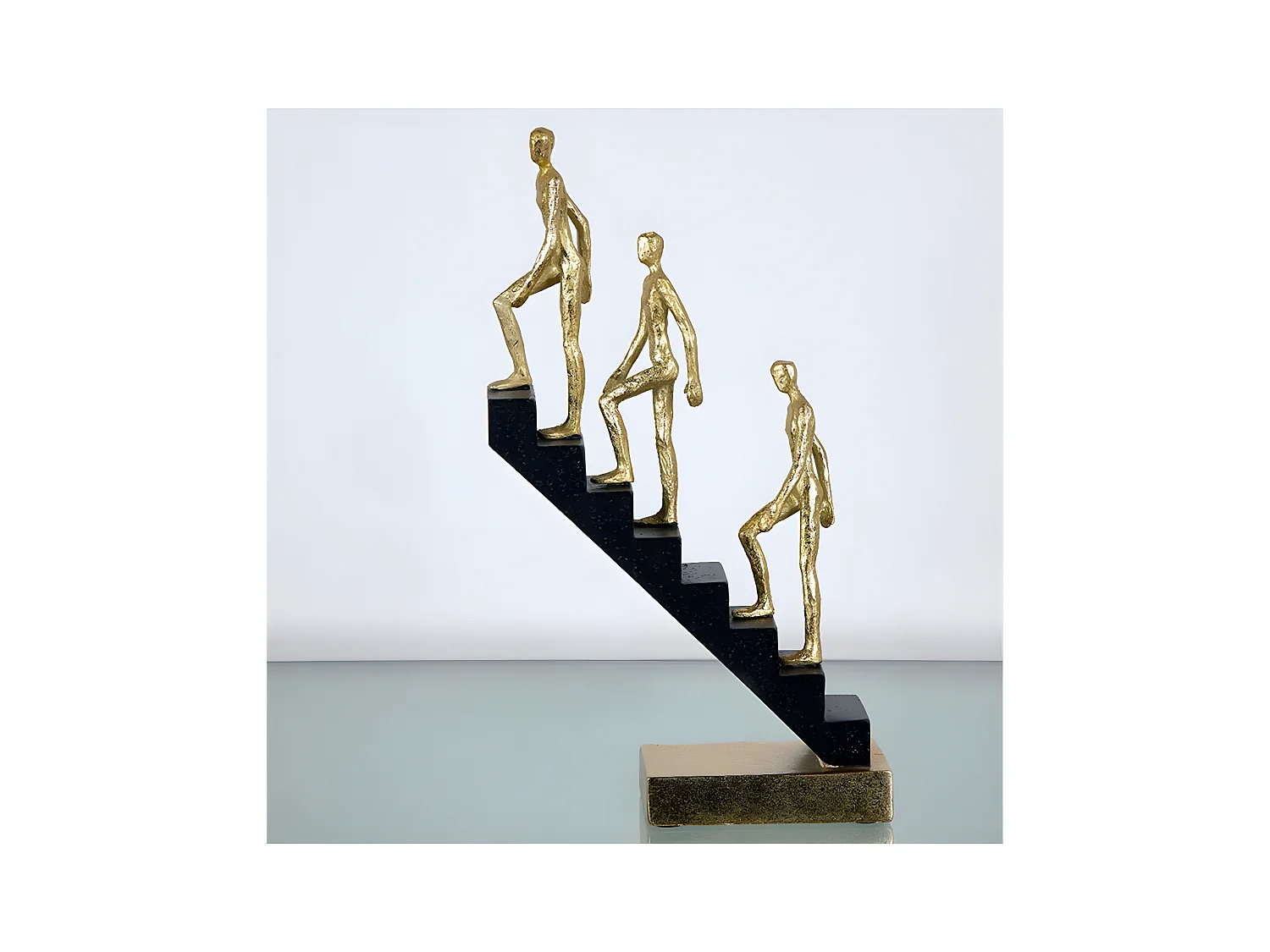 Figura escalera 3 personas 21.5*36 negro dorado dream