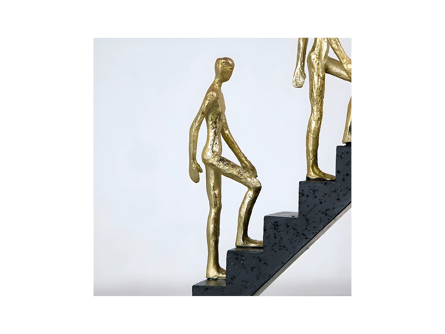 Figura escalera 3 personas 21.5*36 negro dorado dream
