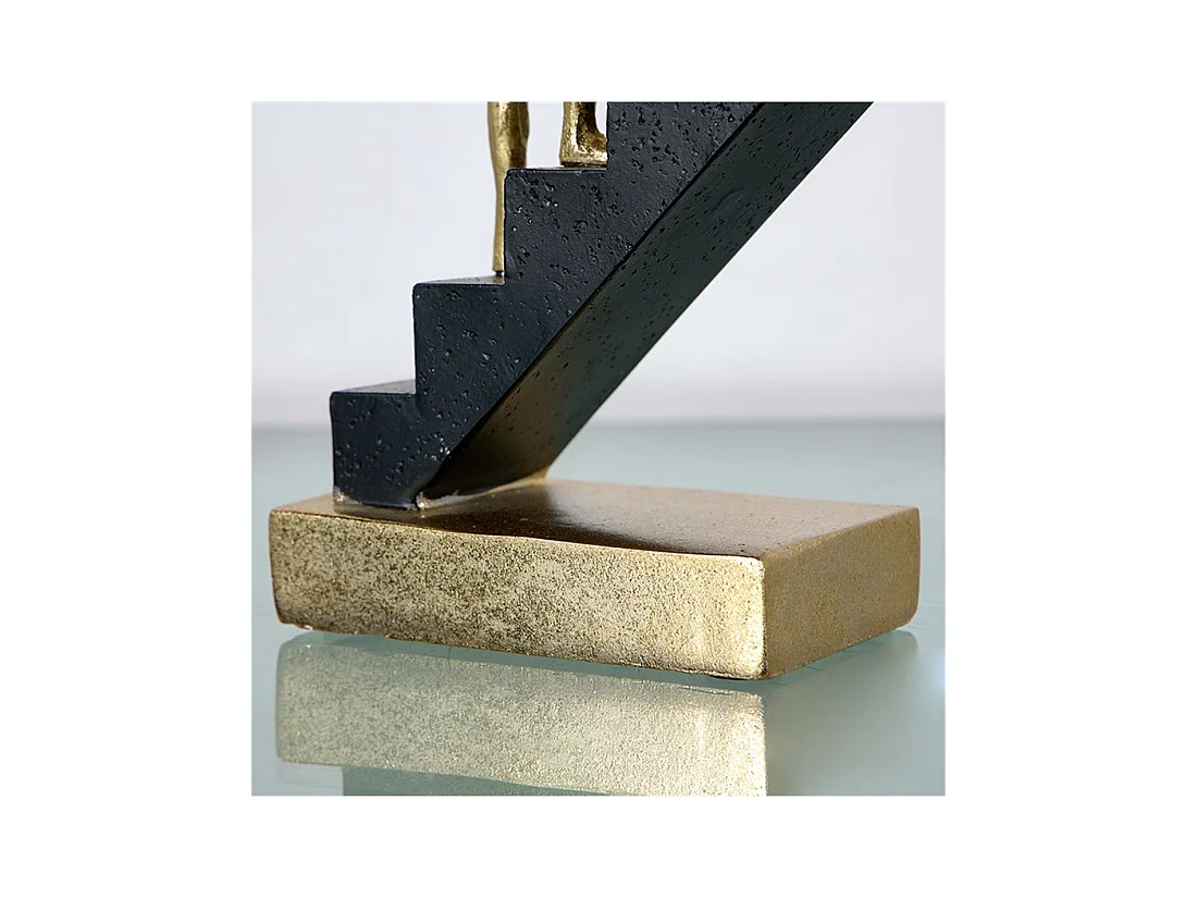 Figura escalera 3 personas 21.5*36 negro dorado dream