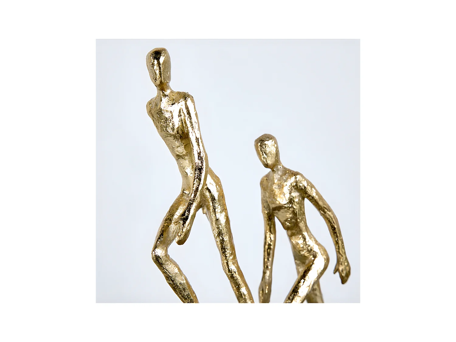 Figura escalera 3 personas 21.5*36 negro dorado dream