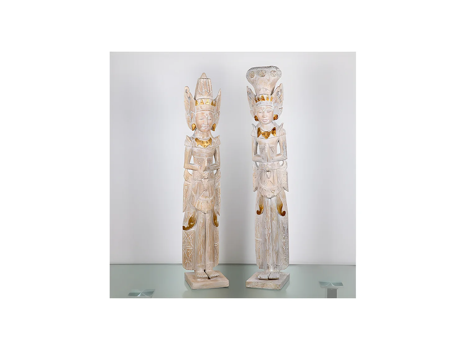 Pareja de figuras de dioses balineses en madera tallada bali