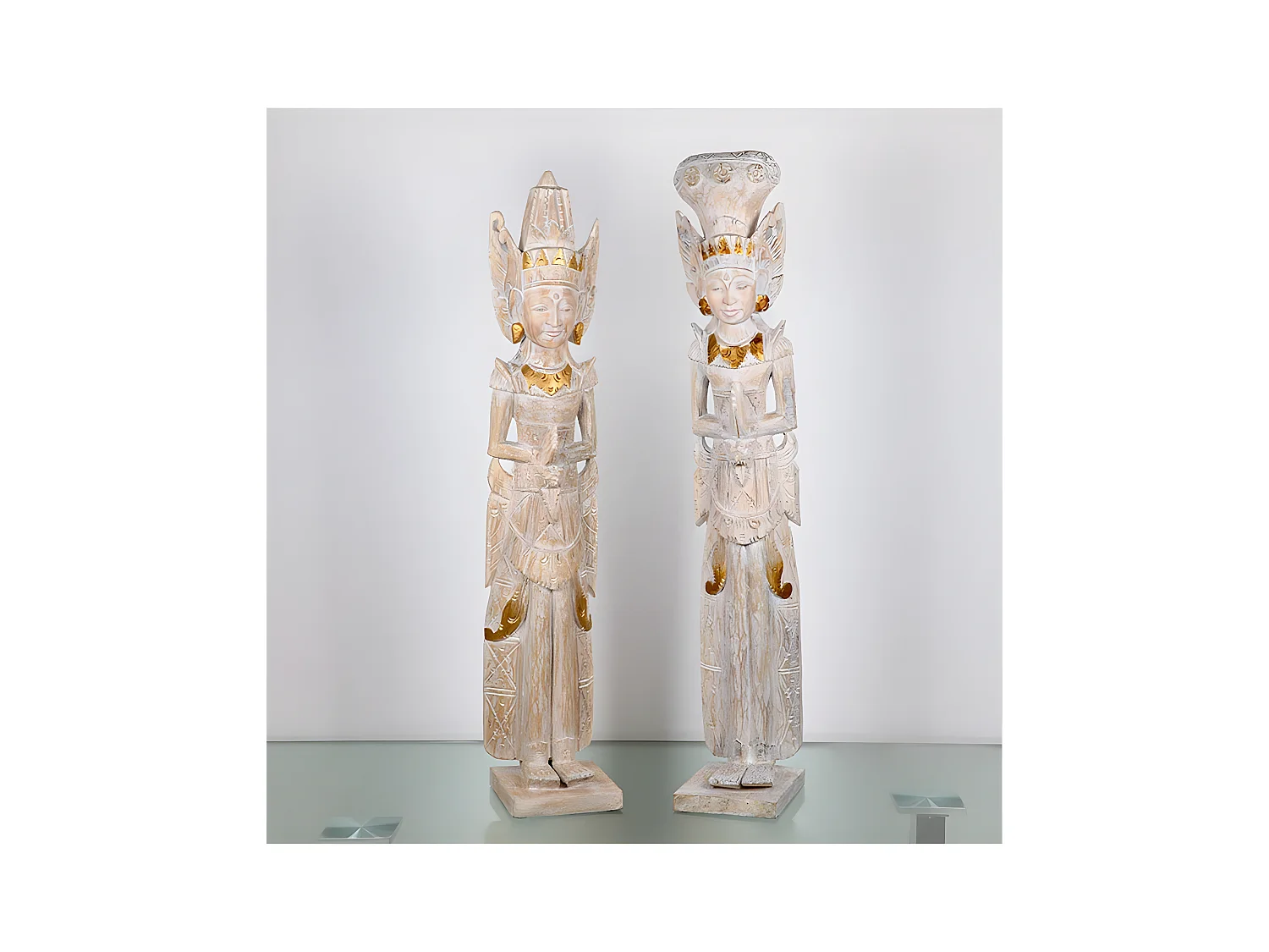 Pareja de figuras de dioses balineses en madera tallada bali